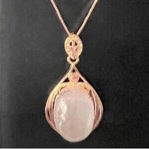 Beautiful Large Rose Quartz Pendant with 18" Chain